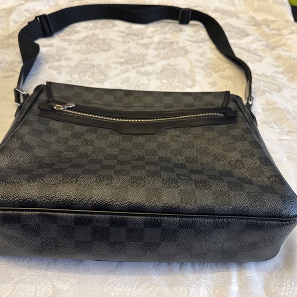 Authentic Louis Vuitton Graphite Damier District MM Cross Body Bag - Picture 15 of 16
